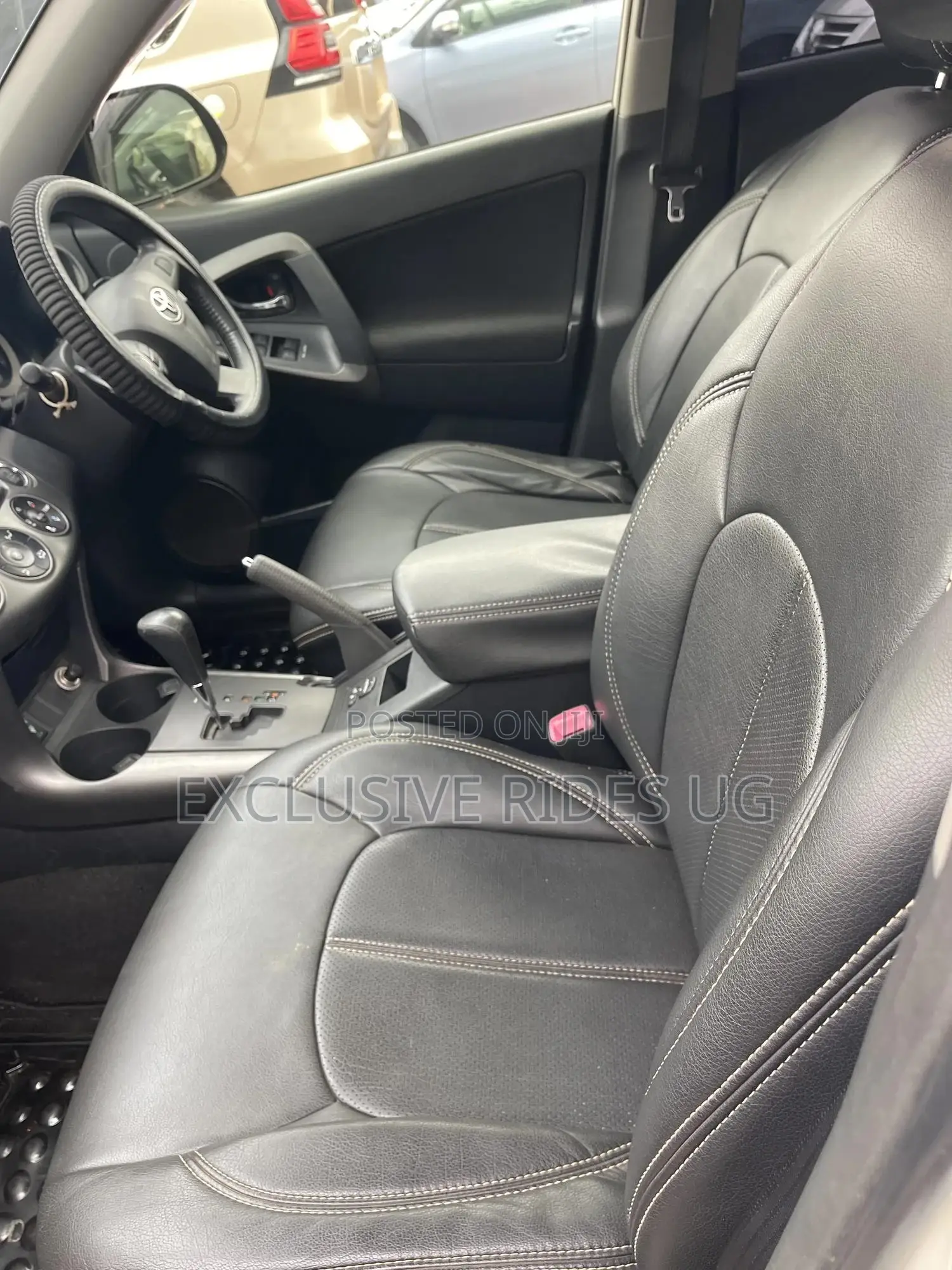 Toyota Vanguard 2012 White