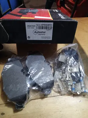 Front Brake Pads 211 E220