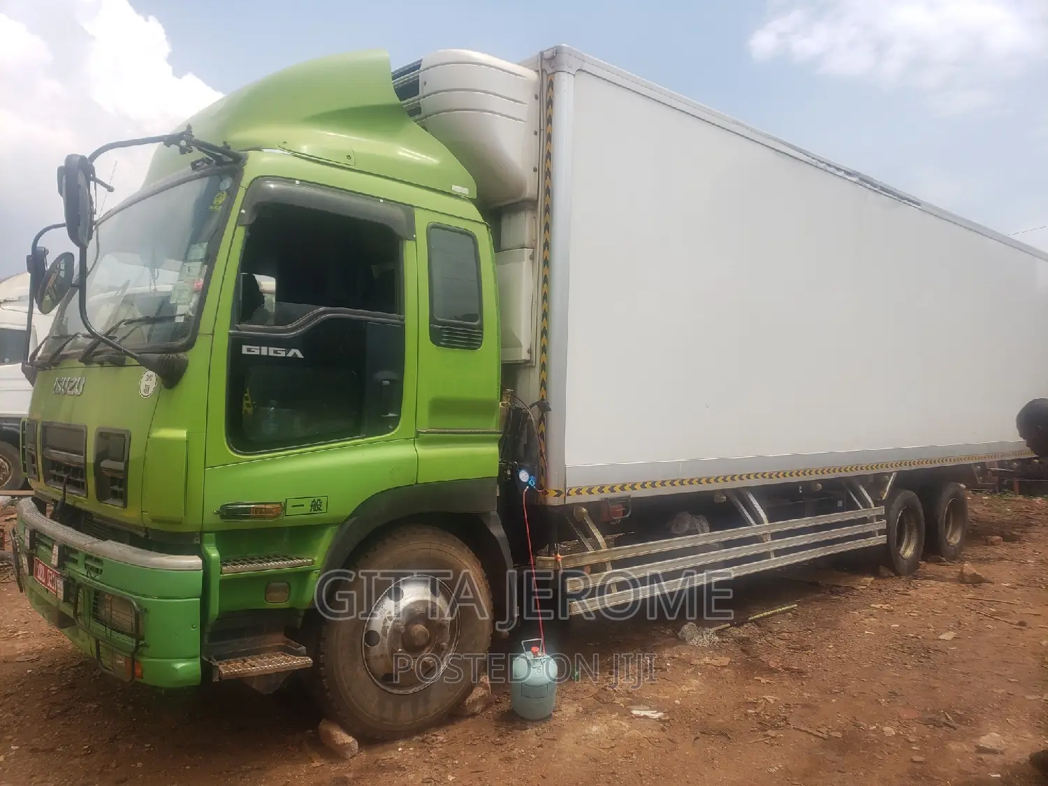 Fridge Truck Refrigerant Refill