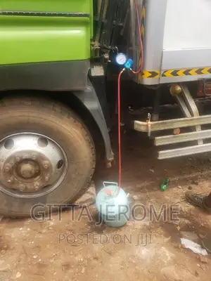 Fridge Truck Refrigerant Refill