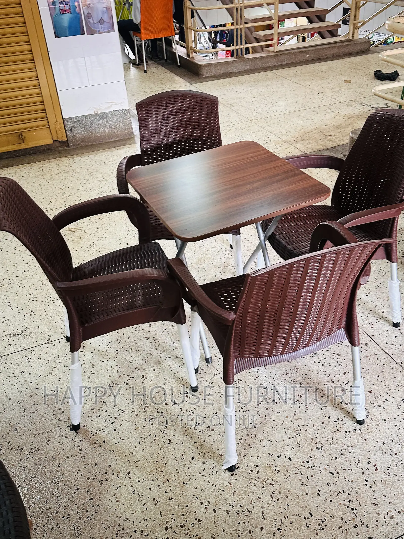 Table and 4 Plastic Chairs