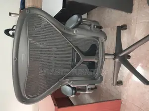 Executive Smart Office Chair Aman Miller.