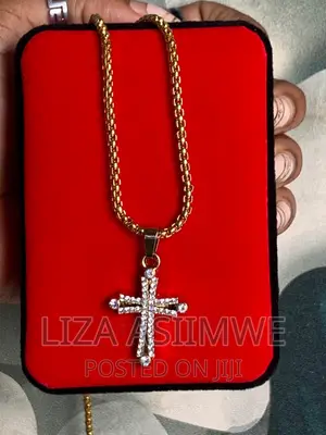 Men’S Necklaces With a Cross Pendant