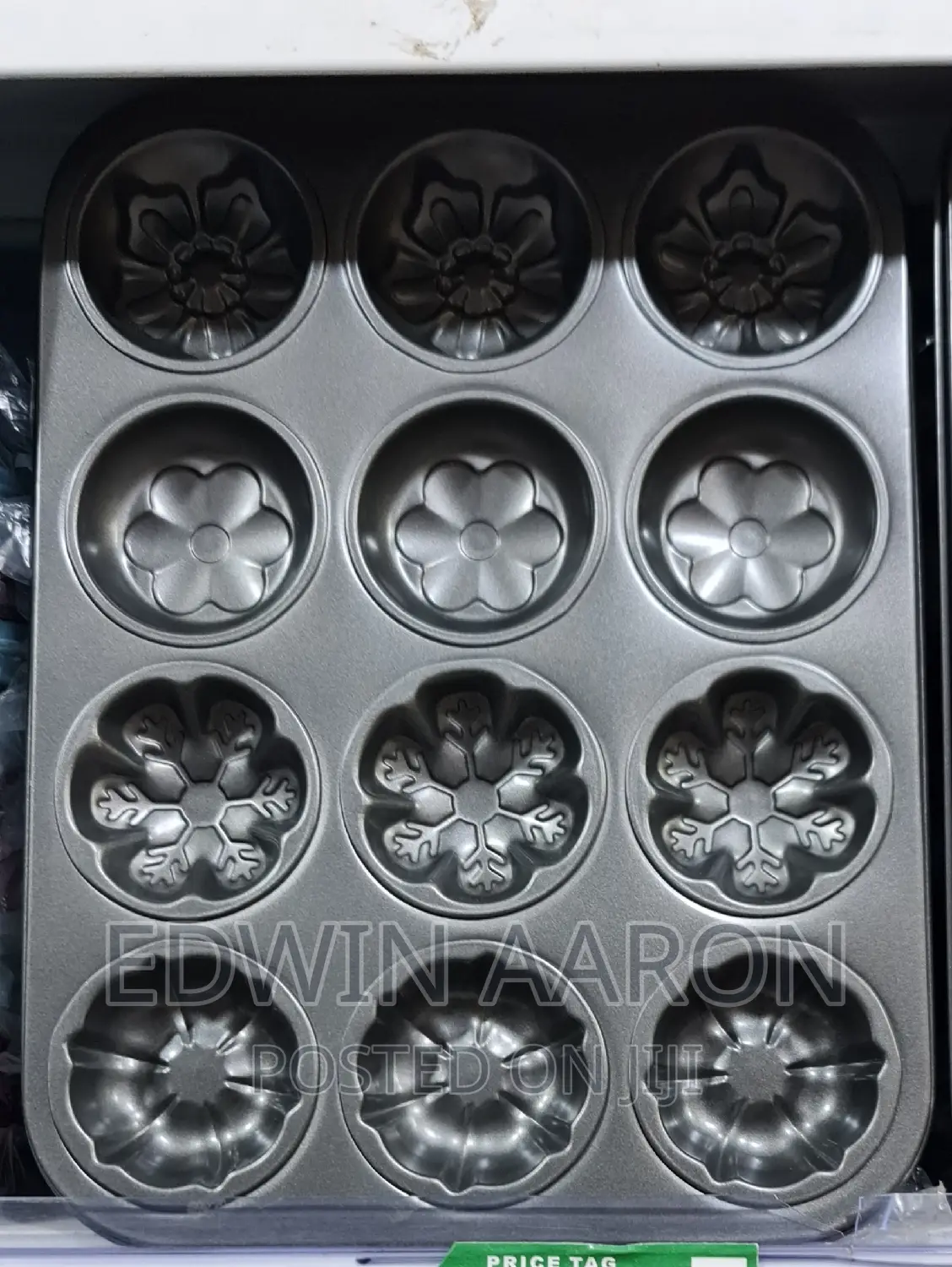 12 Grid Non-Stick Cake Baking Tray