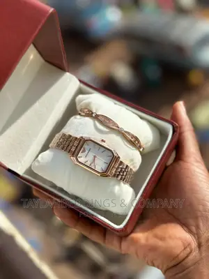 Emporio Armani
Analogue Watch With Metallic Strap