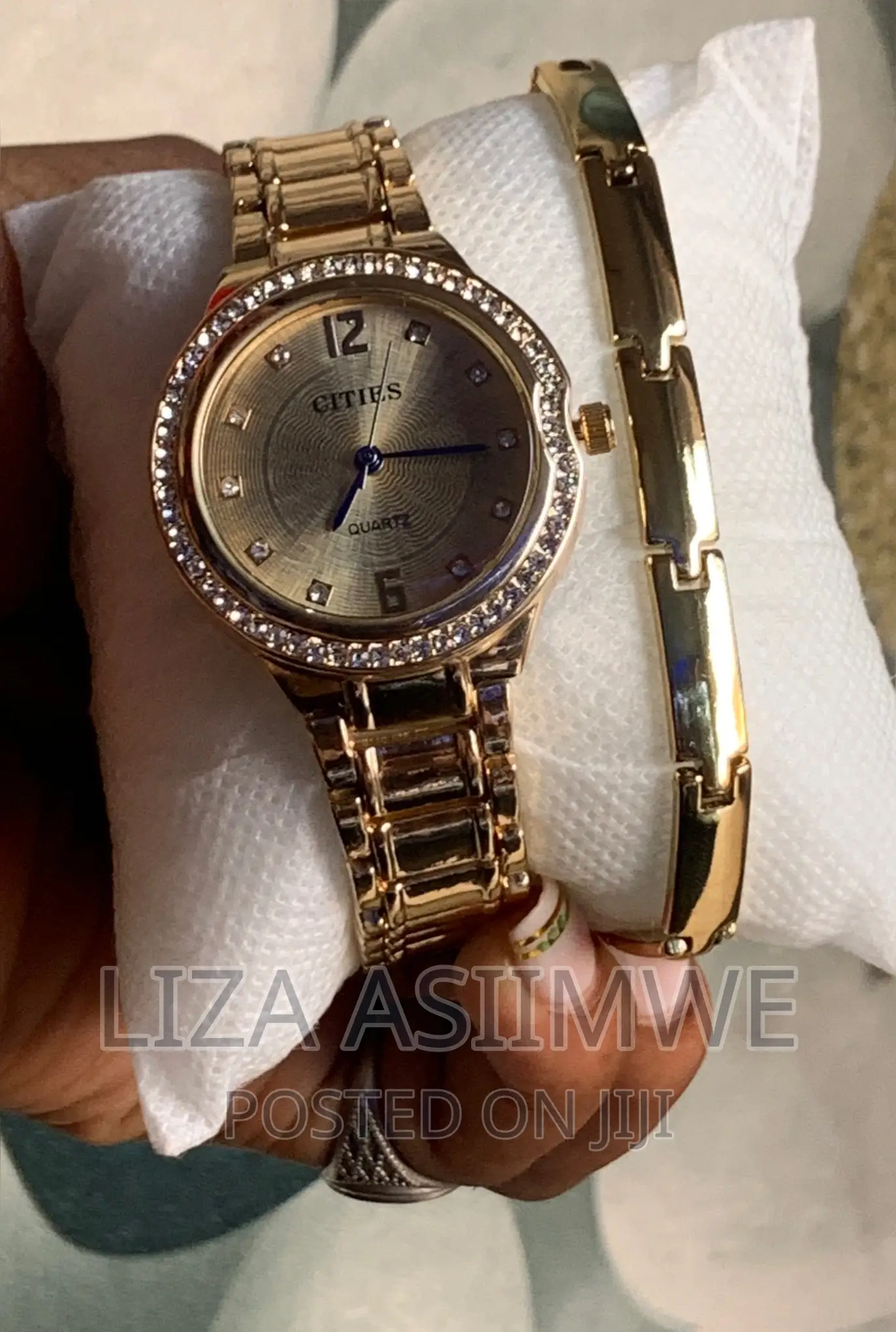 Lady’S Classy Watches With a Bracelet
