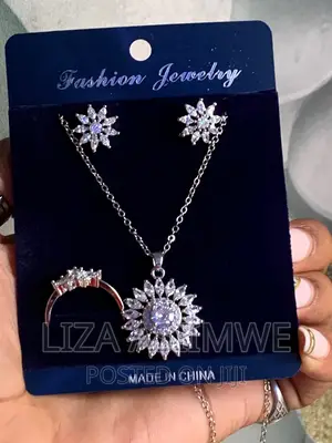 Lady’S Classy and Unique Necklaces