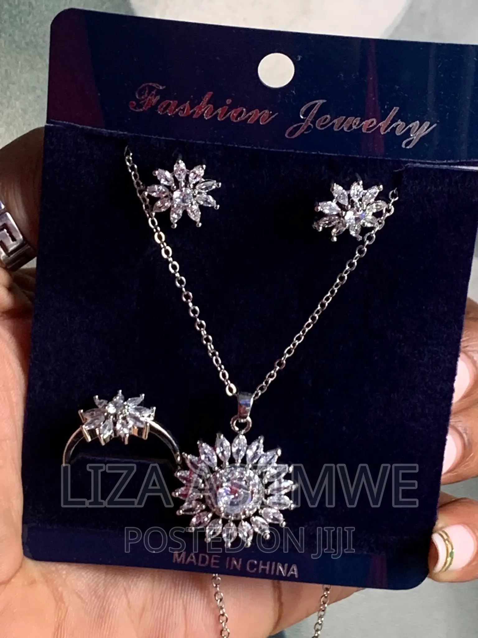 Lady’S Classy and Unique Necklaces