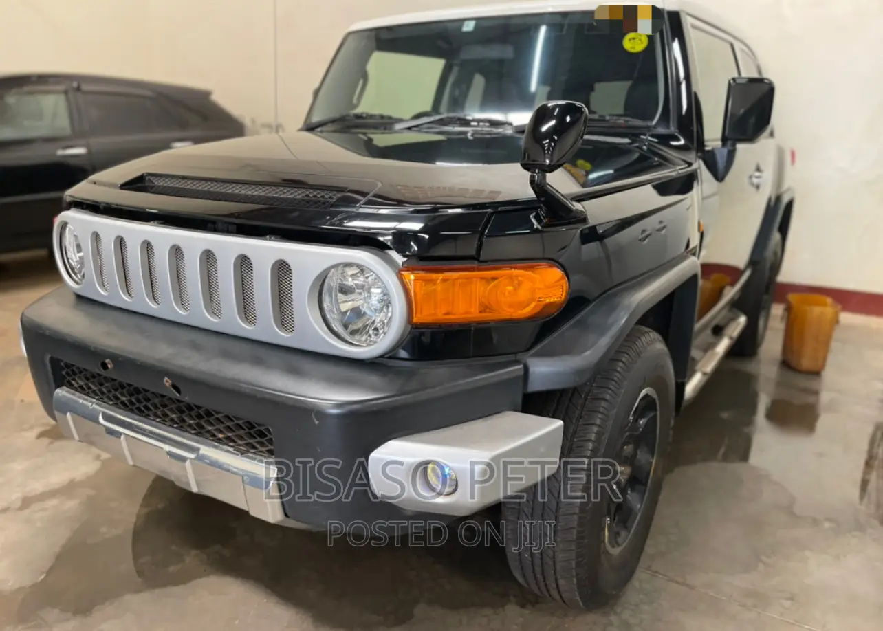 Toyota FJ Cruiser 4x4 Automatic 2012 Black