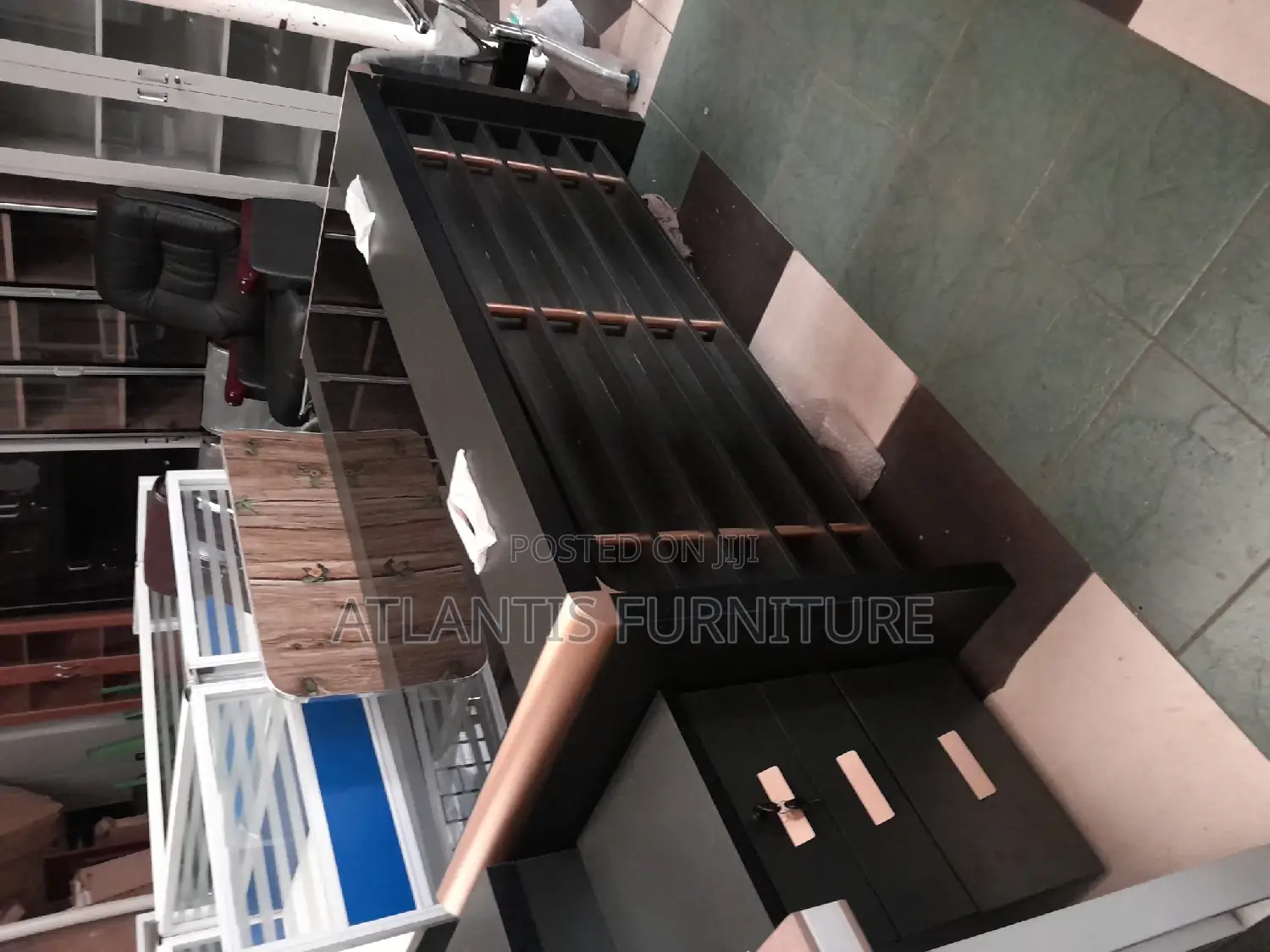 Front Design Executive Office Table With Top Glass.