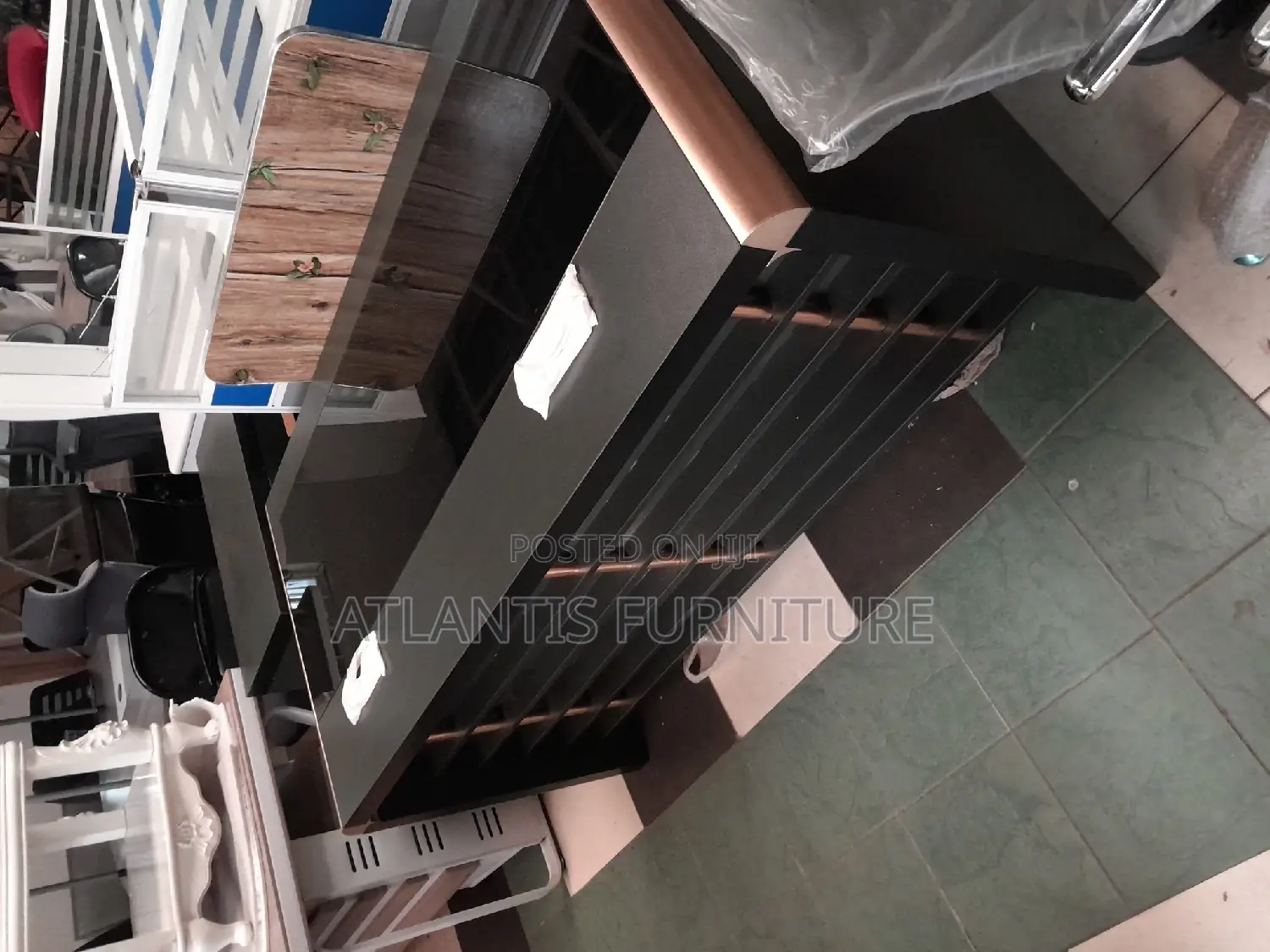 Front Design Executive Office Table With Top Glass.