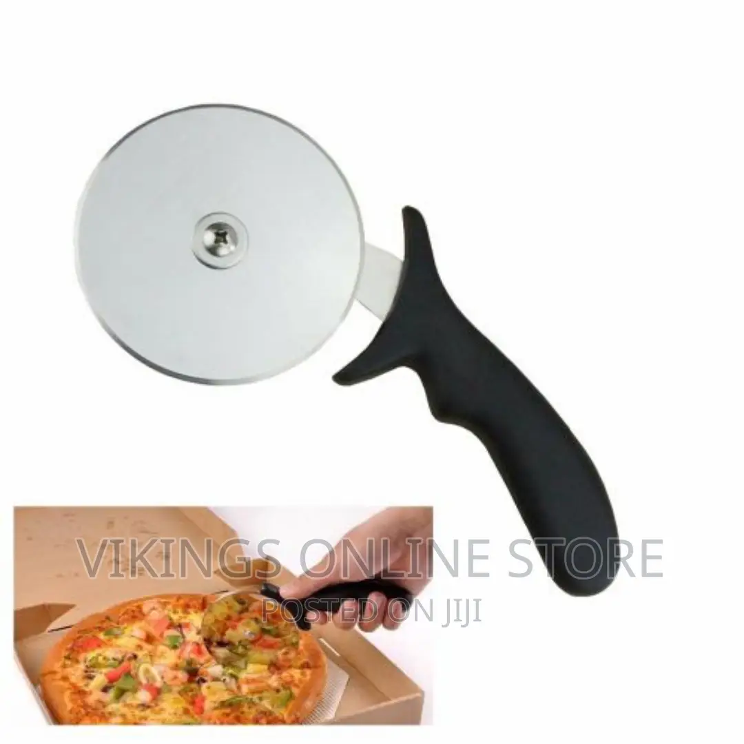 Stainless Steel Pizza Cutter Wheel With Handle- Black