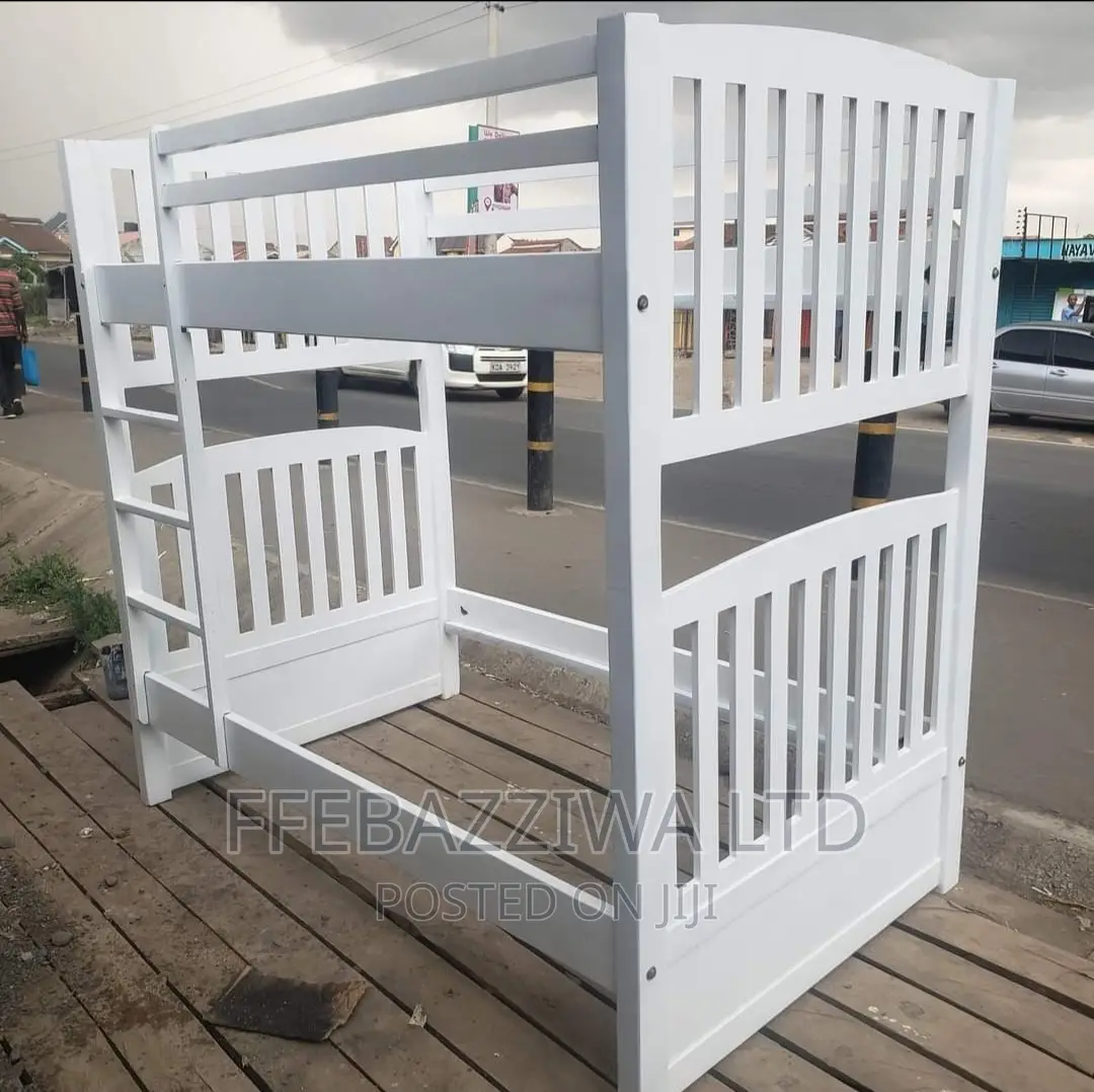 Batten All White Decker Bed