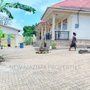 8bdrm House in Kyengera Nsangi, Division A for sale