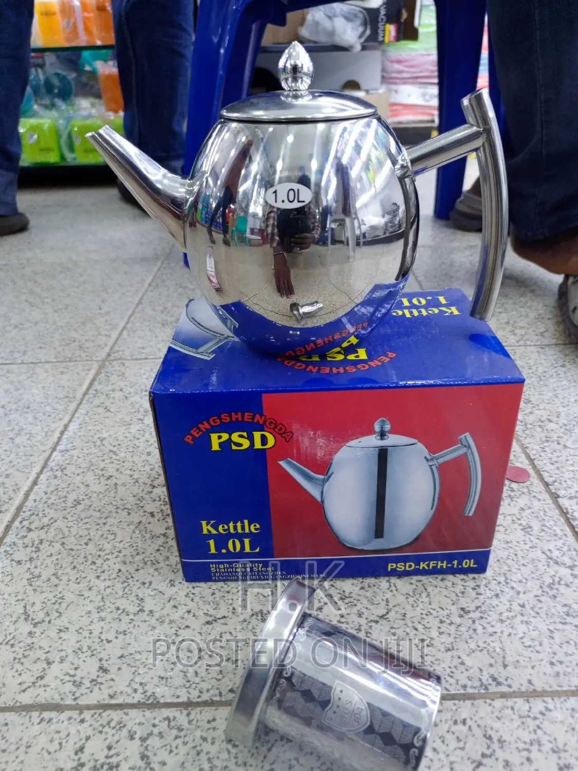 1L Stainless Steel Tea Pot With a Strainer Inside