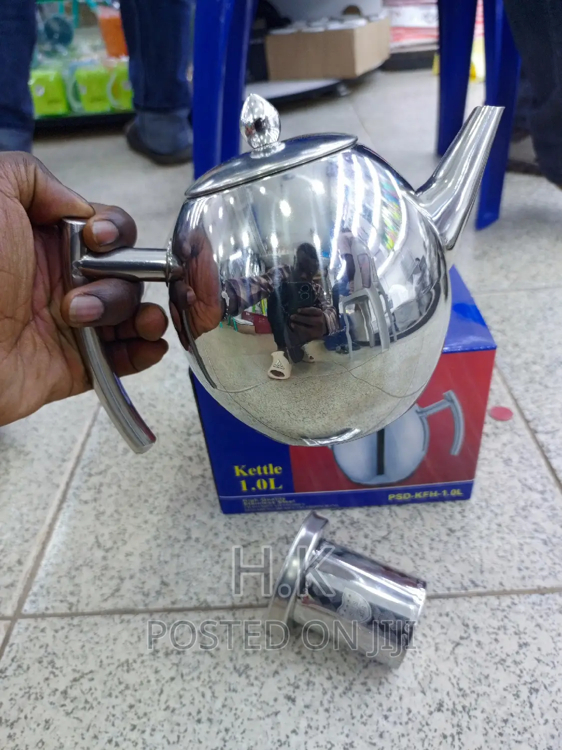 1L Stainless Steel Tea Pot With a Strainer Inside