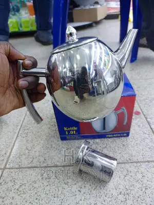 1L Stainless Steel Tea Pot With a Strainer Inside