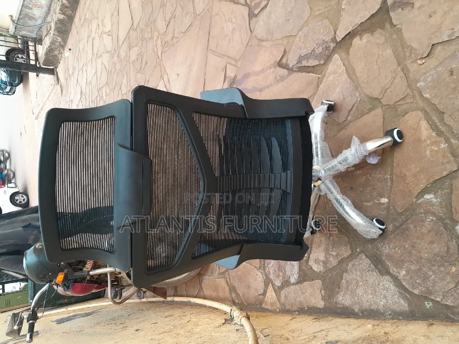 Back Holding Netted Office Chair With Headrest