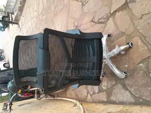 Back Holding Netted Office Chair With Headrest