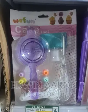Cake Decorating Set With Nozzles and Measuring Cup Set