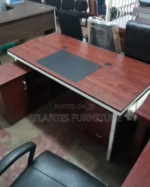 Brown Desk With Movable Drower (160cm)