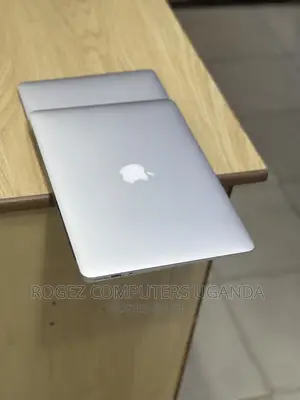 New Laptop Apple MacBook Air 2015 4GB Intel Core I5 SSD 256GB