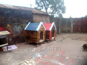 Khh. Nice Dog House Available