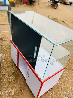 3ft Display Counter With Safe Carbinets
