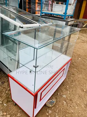 3ft Display Counter With Safe Carbinets