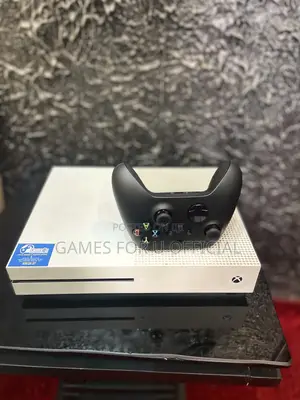 Xbox One S With One Controller ##4