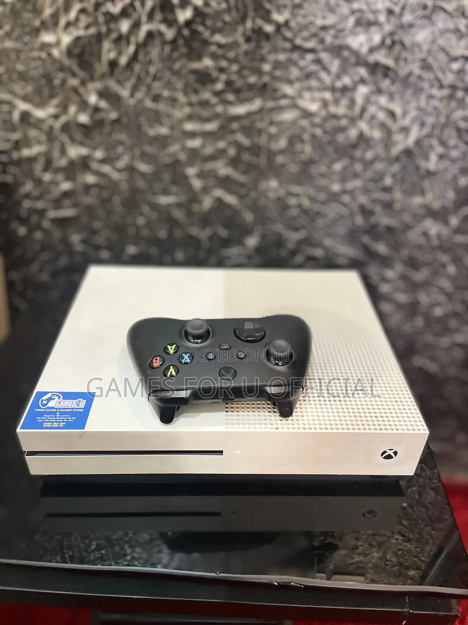 Xbox One S With One Controller ##4