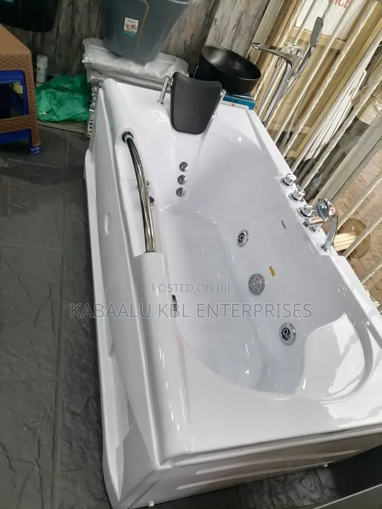 Single Jacuzzi