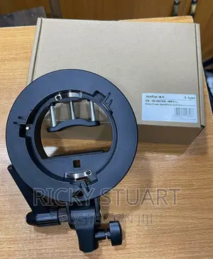 Godox S-Type Speedlite Bracket (Bowens Mount)