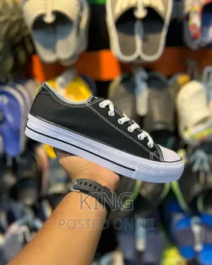 Converse Black. All-Star