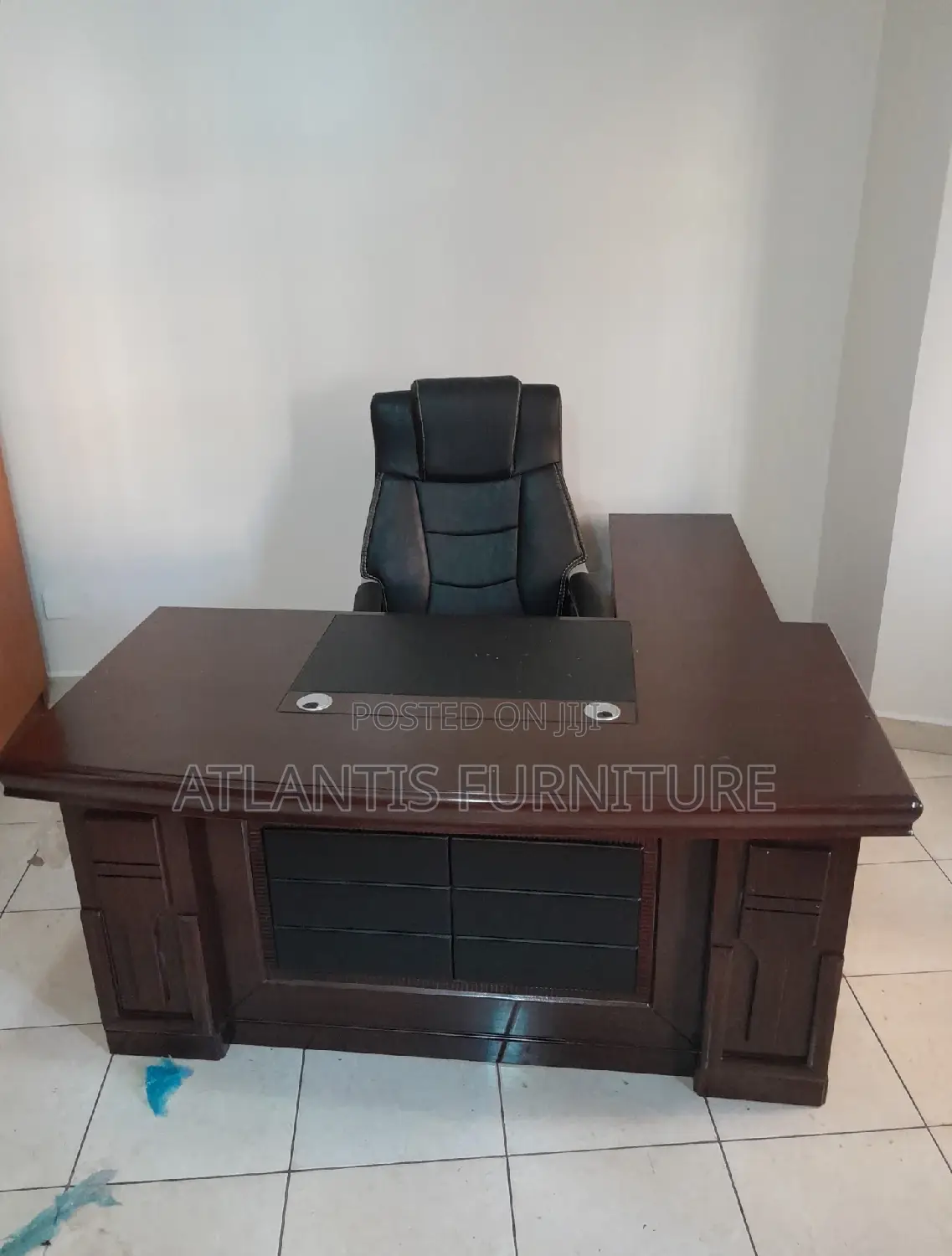 Executive Office Desk 160cm With Movable Drower,Black Face.