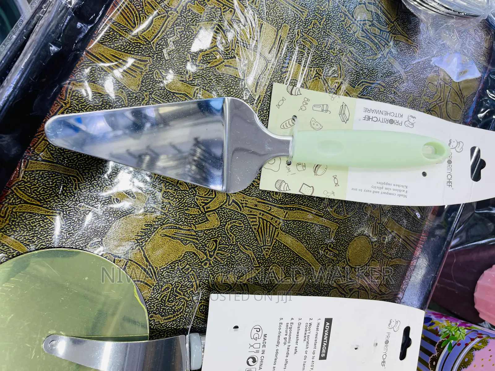 2pc Set of Pizza Cutter Lifter