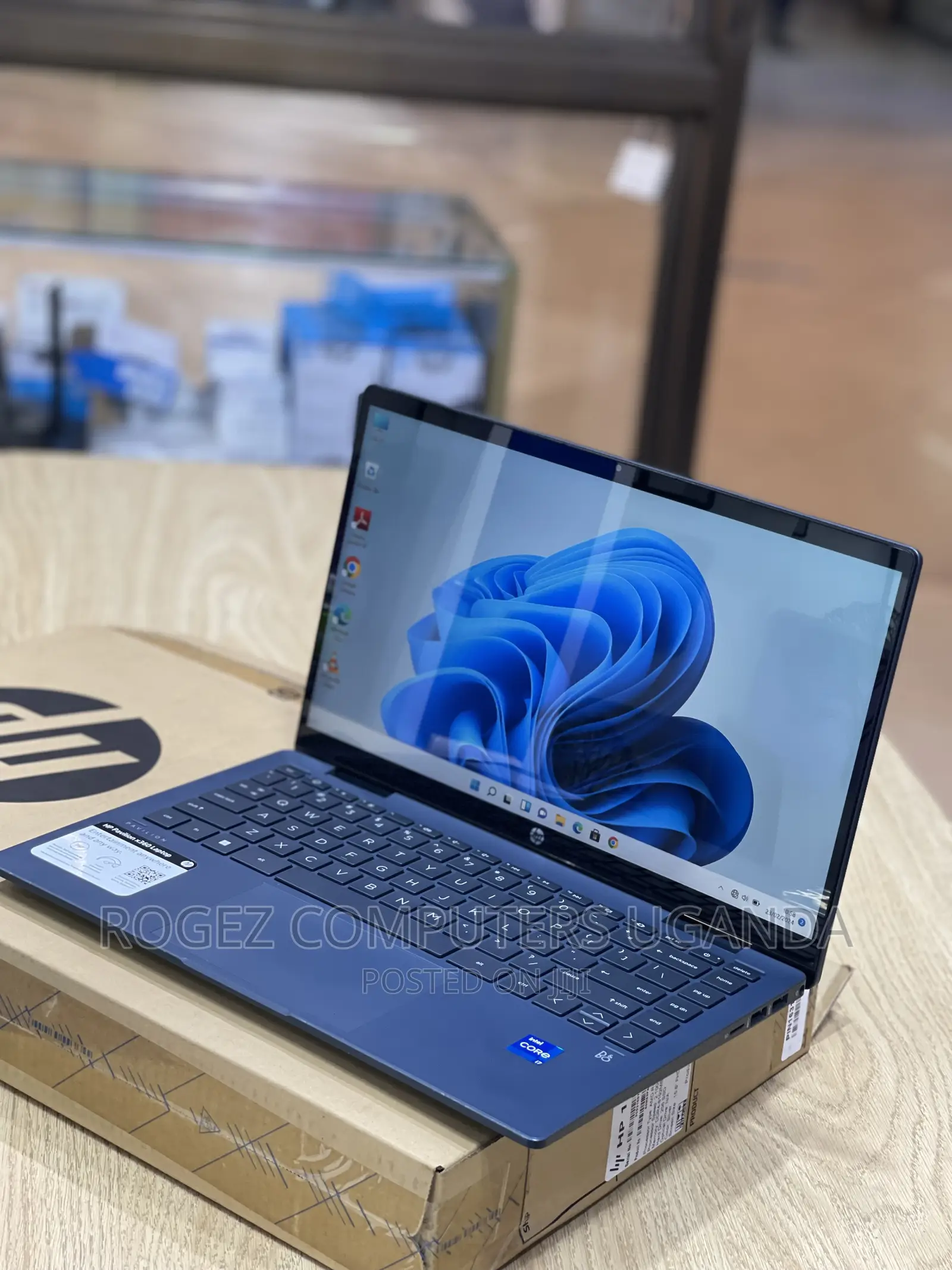 New Laptop HP Pavilion 13 X360 8GB Intel Core I7 SSD 512GB