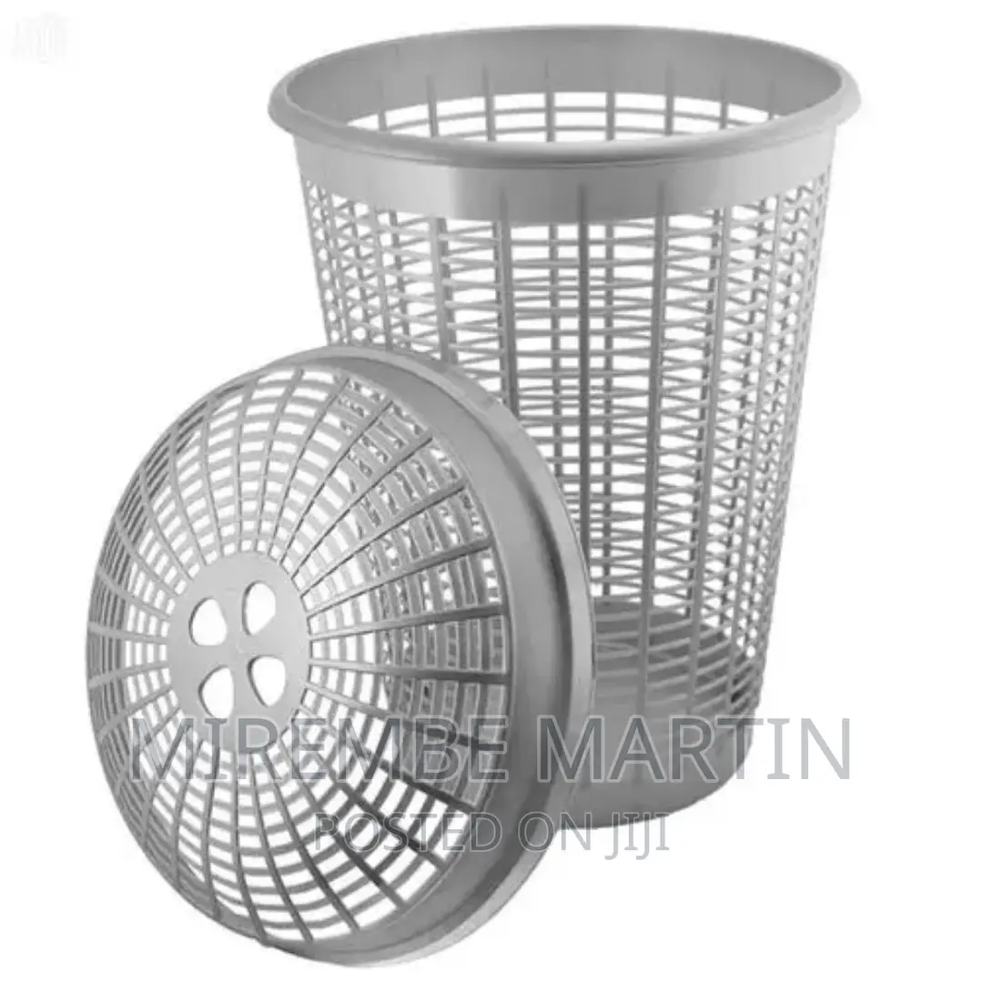 Plastic Laundry Basket With a Lid