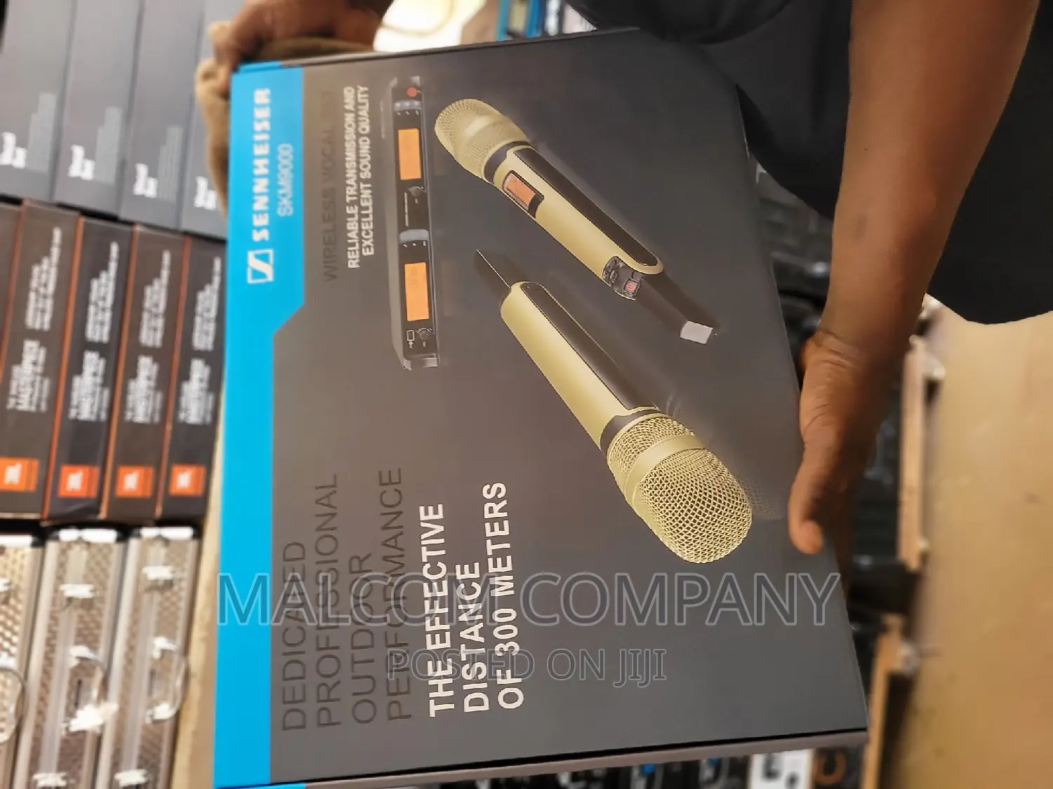 High Quality UHF Wireless Microphone ( 300 Metres Coverage)