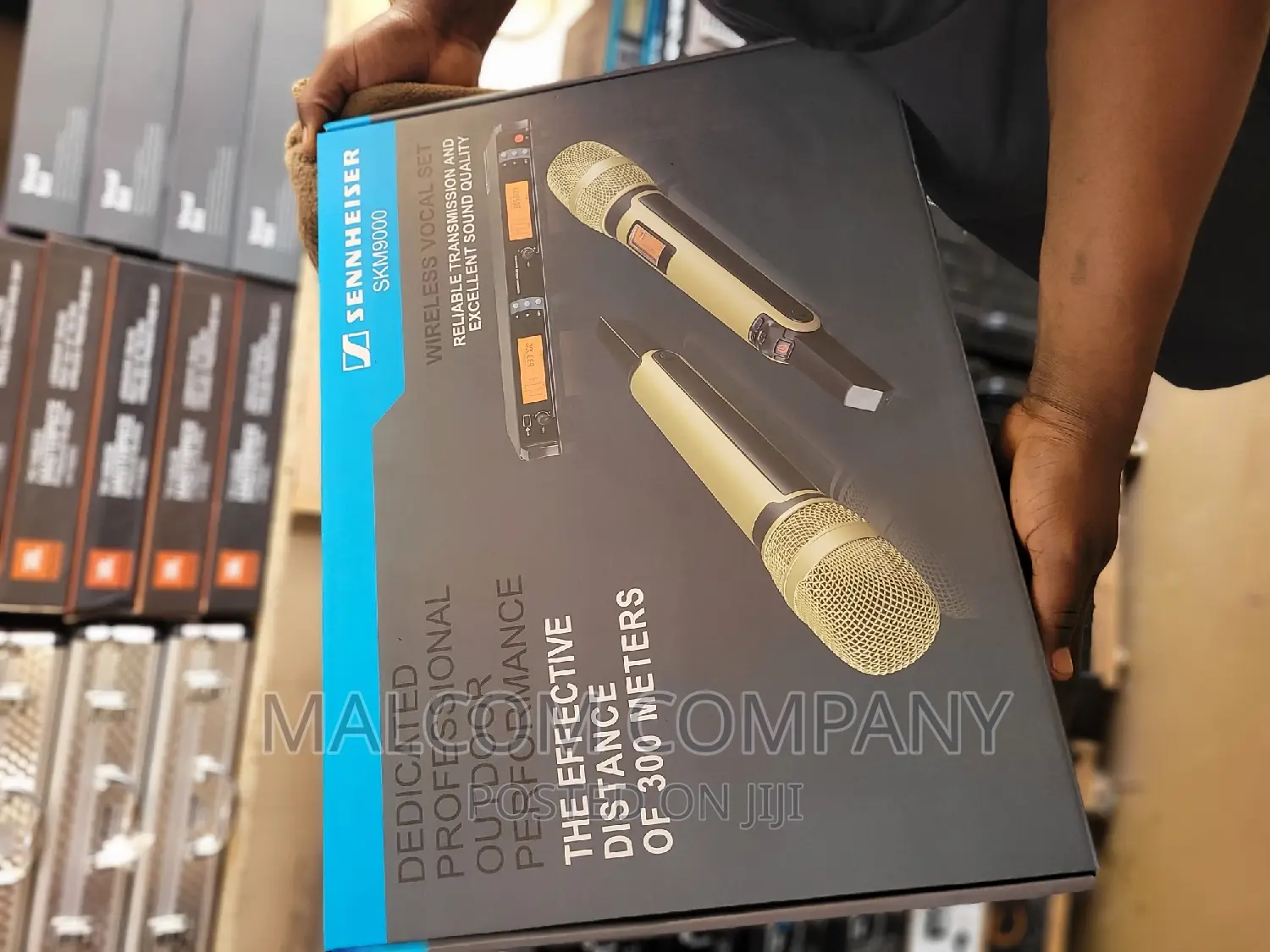 High Quality UHF Wireless Microphone ( 300 Metres Coverage)
