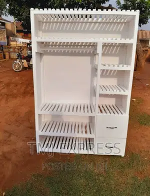 Wooden Pallets Closset