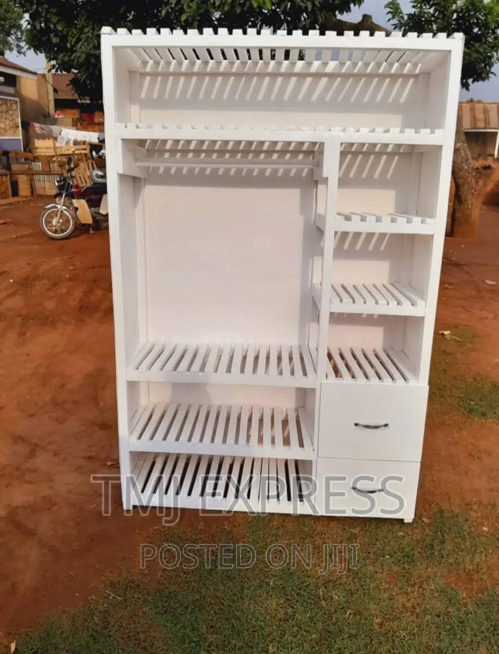 Wooden Pallets Closset