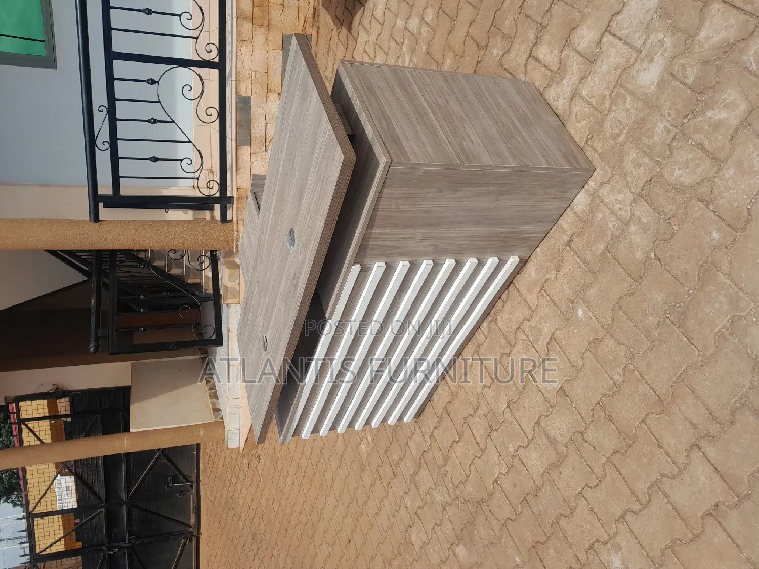 Gray and White Front Design Desk.1.6cm