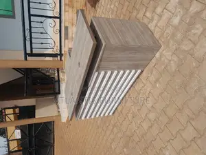 Gray and White Front Design Desk.1.6cm
