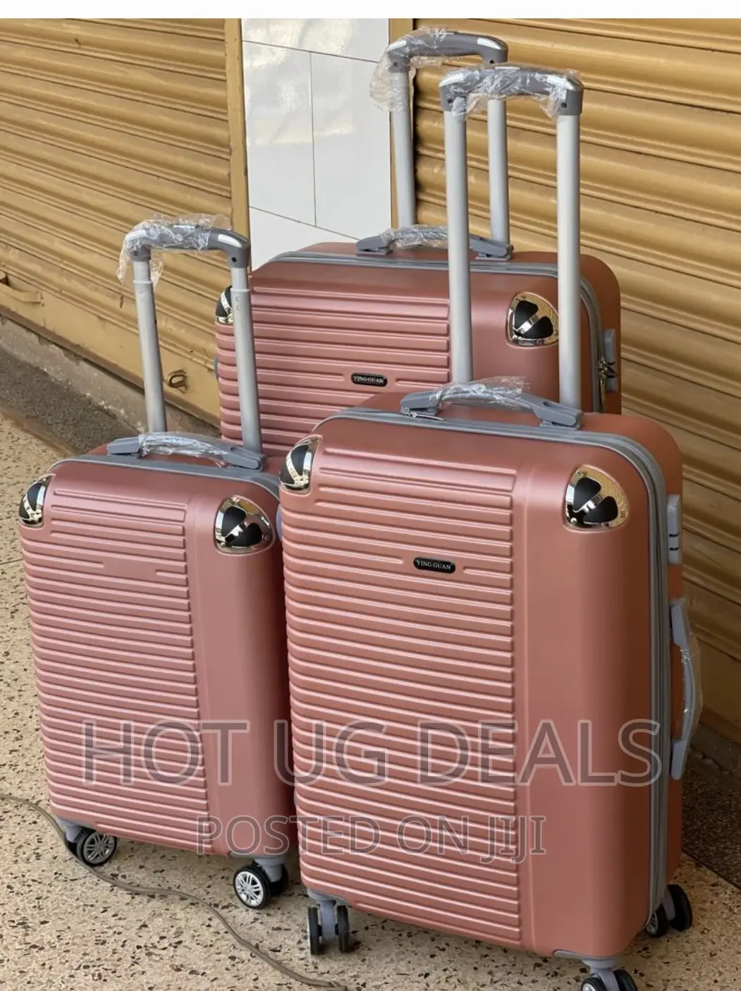 3ps Plastic 4 Wheel Travel Suitcase- Multicolor
