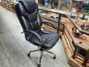 Executive Rotating Office Chair