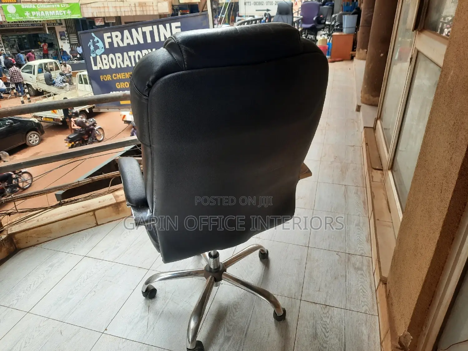 Executive Rotating Office Chair