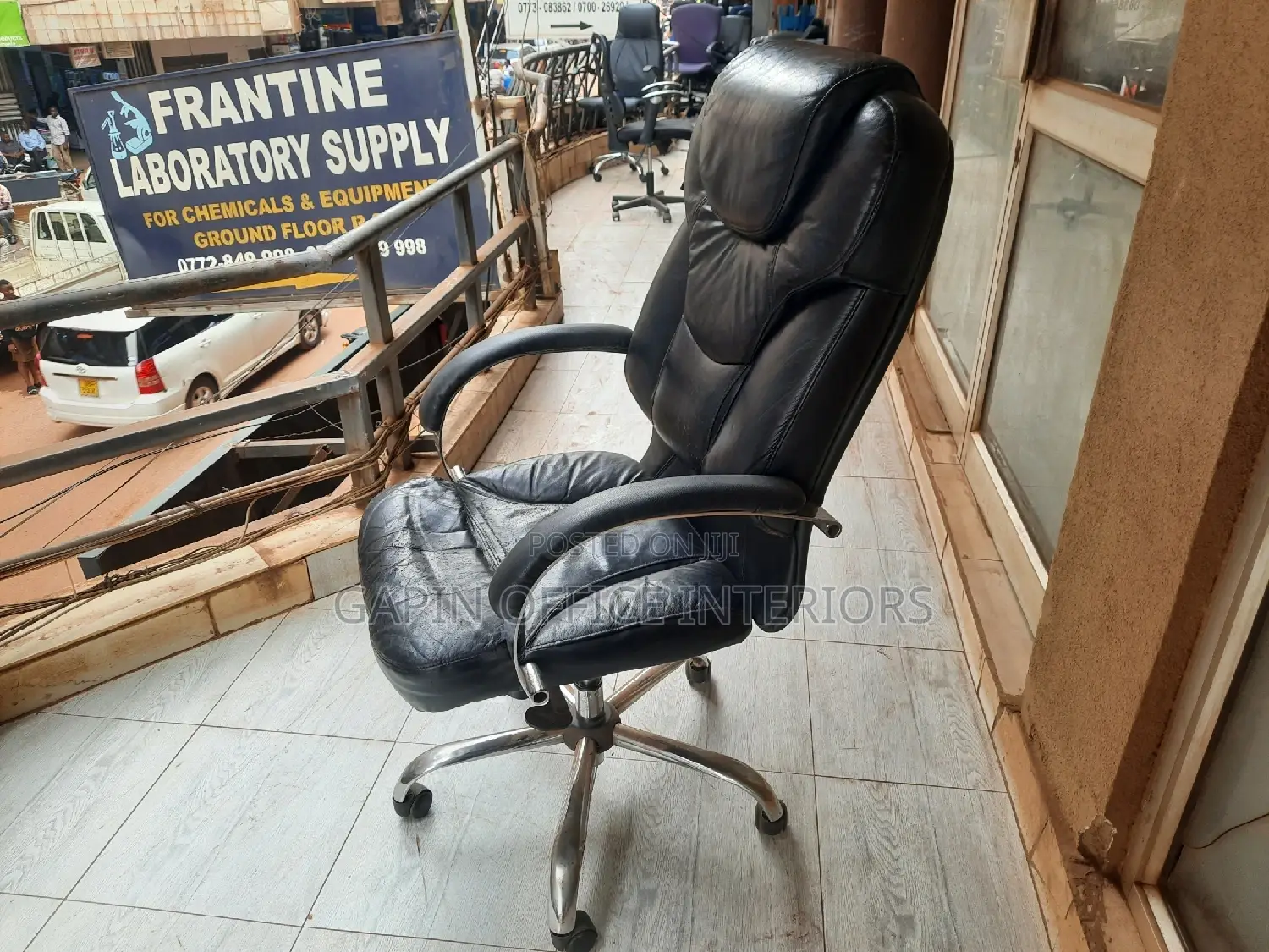 Executive Rotating Office Chair