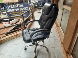Executive Rotating Office Chair