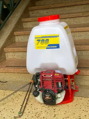 4 Stroke Garden Sprayer With Nozzles